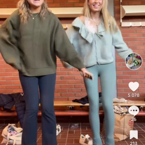 Grön stickad kofta - Lånad bild! Superfin stickad kofta, använd fåtal gånger💕