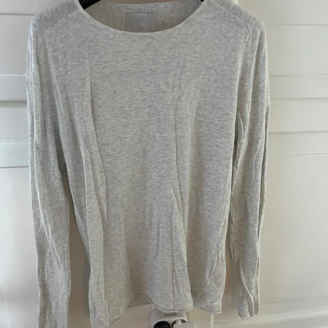 Grå stickad tunn tröja 