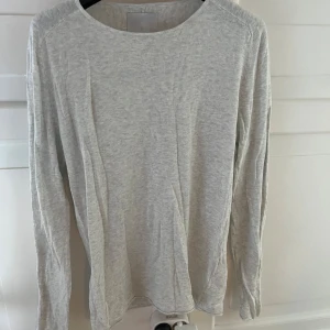Grå stickad tunn tröja  - ljus grå stickat tunn tröja från lager 157🥰  