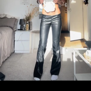 Skinn byxor  - Snygga men använder inte längre 