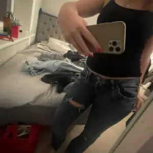 Säljer ett par ltb jeans i storleken w24 L30 som jag själv har gjort håll i super fina💕💕kommer inte till användning 💕