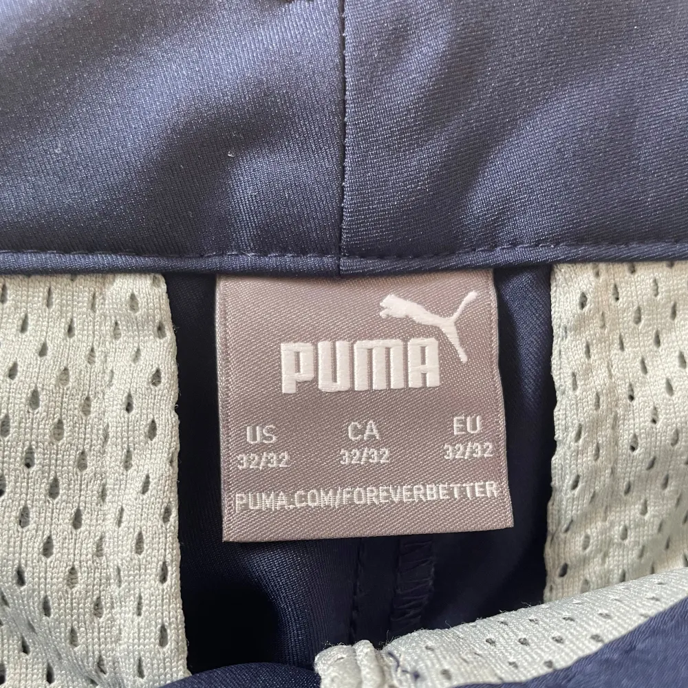 Golfbyxor från Puma, använda 2 rundor. Storlek 32/32. Mycket bra skick! Nypris 700kr. Jeans & Byxor.