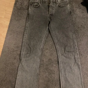 Hope - Hope jeans Storlek 29 Cond 8/10 fickorna är trasiga men man kan sy tillbaks de