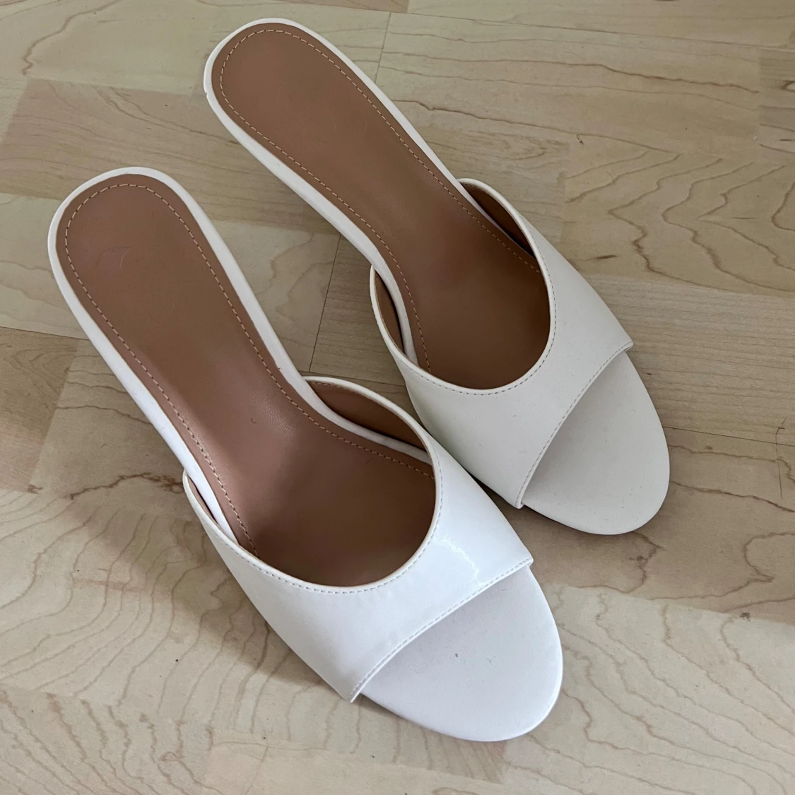 Vita klackskor  - 91