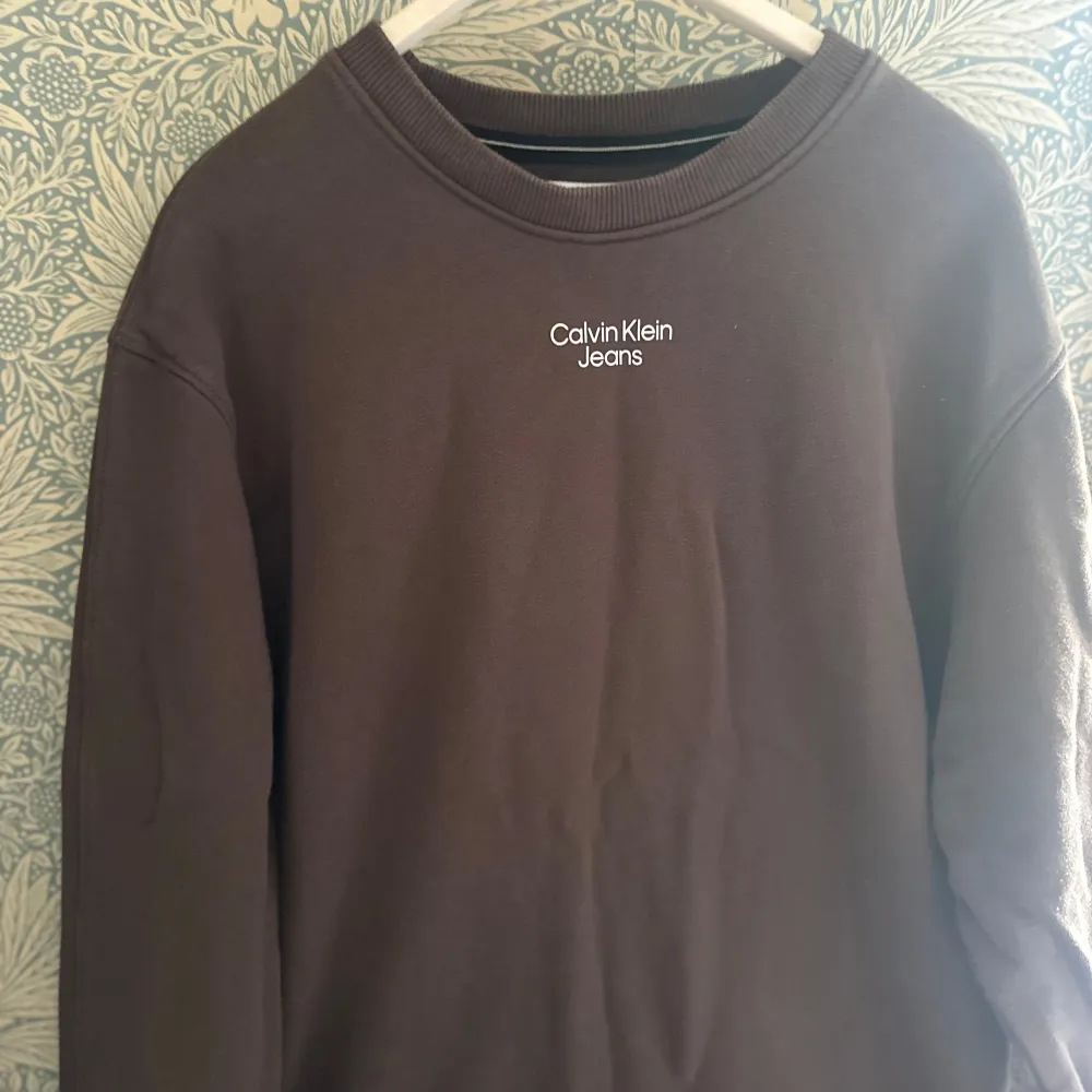 Calvin kleins sweatshirt  Använd  Storlek xs . Tröjor & Koftor.