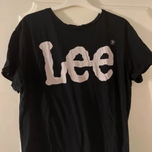 Lee  - En lee T-shirt som inte används längre, lite urtvättad☺️