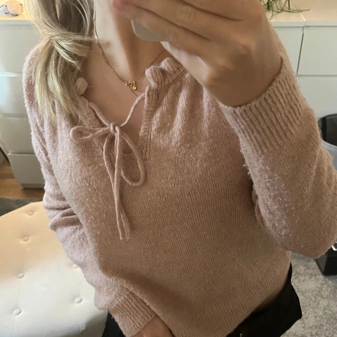 Stickad tröja med knytdetalj - 91