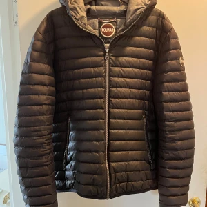 Colmar jacka - Riktigt snygg colmar jacka, i väldigt bra skick. Som passar S/M