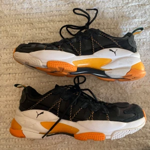 Helly Hansen x Puma sneakers - Fina Puma x Helly Hansen sneakers, knappt någonsin använda, mycket bra skick! 