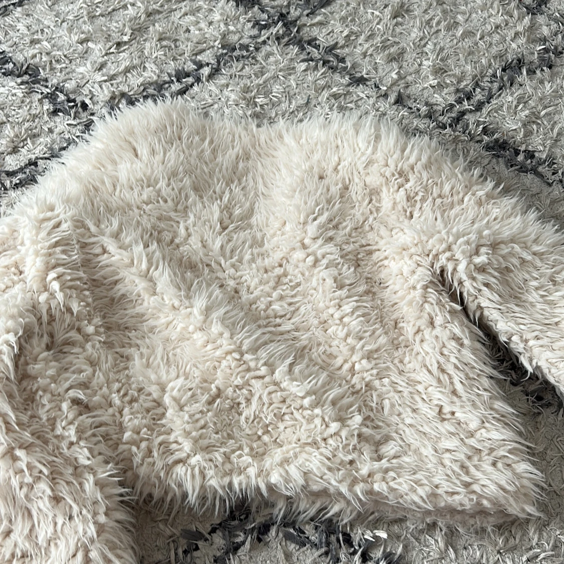 Vit fluffig pälsjacka - 90