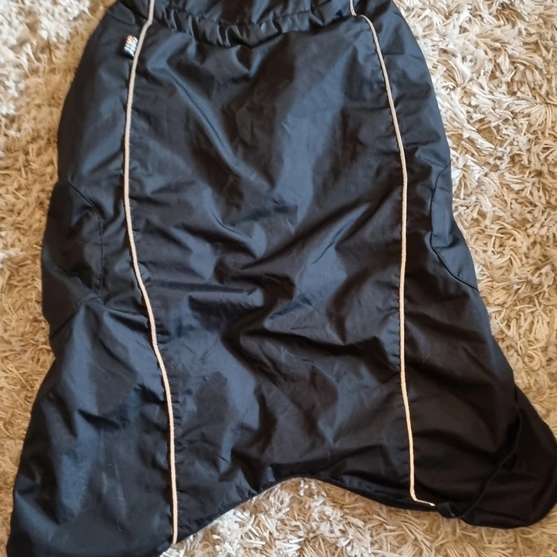 Svart och grön jacka