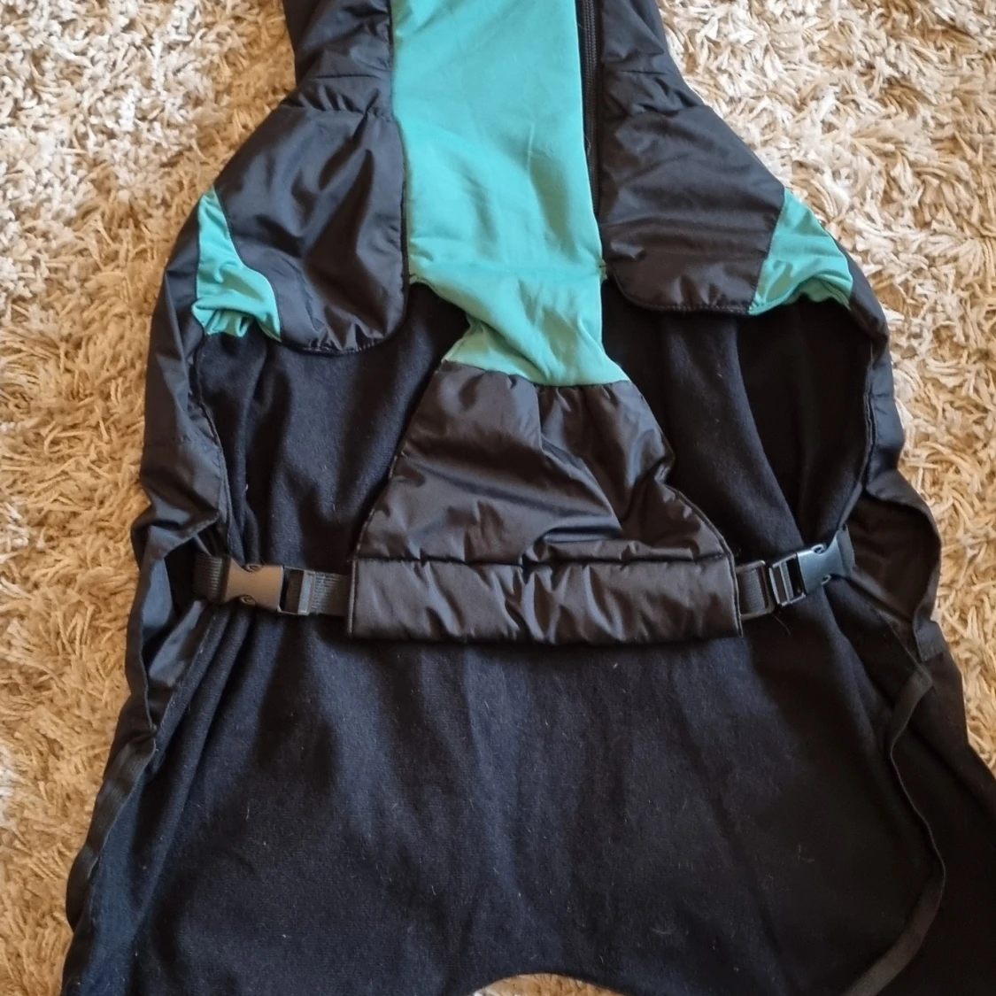 Svart och grön jacka - 90