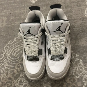 Jordan 4 oreo  - Hej säljer dessa par Jordan 4or efter jag inte har någon användning av dom längre. Har inte använt dom alls mycket så skicket på dom är väldigt bra. Skriv om ni har frågor🙌🏻