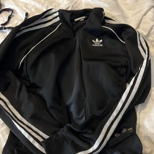 Adidas tröja storlek s - Adidas tröja storlek s men passar som M mycket fint skick 