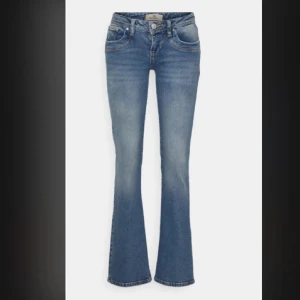 Ltb jeans  - Ltb jeans i storlek 26x32. De är lowwaist bootcut. Knappt använda och i jättebra skick. Köpta för 950kr❤️