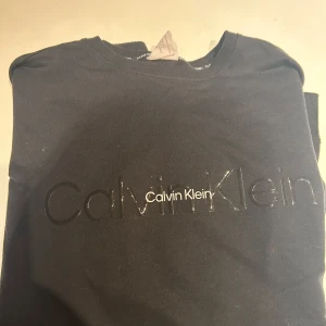 Calvin Klein  - Storlek: M men passar absolut L Använt 3 gånger Skick:10/10 som ny  