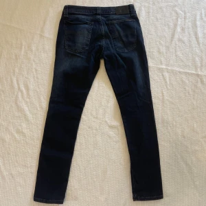 Nudie jeans  - Hej! Säljer nu dessa galet snygga nudie jeans. Superfint skick! Passformen är slim 