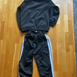 Palmangels  - Det är en dress bra för när det regnar eller är lite kall snabbt att ta på sig och är bra för att vara D