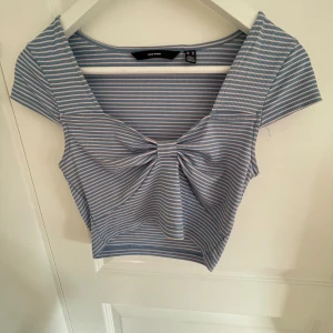 Söt topp från Vero Moda - Fin topp utan defekter💗 Hör göra av dig innan köp