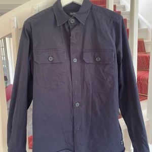 Gabba Overshirt - Säljer nu denna stilrena overshirten från märket Gabba! Den har inga defekter och har använts väldigt lite. Hör av er vid frågor! 🤩  Mvh Jonas