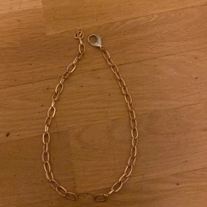 Snyggt halsband vet inte om det är guld eller inte  - Halsband vet inte om det är guld eller inte 