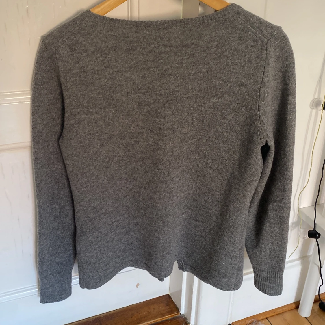 Grå stickad kofta  - 90