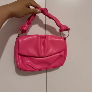 Väska - Liten väska från Shein + spårbarsfrakt 55 kr