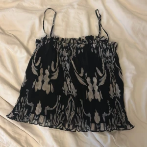 Räfflat tunt fest/sommarlinne - Säljer detta linnet pga att det är för litet för mig. Inte användt många gånger. Ser helt ny ut 💞