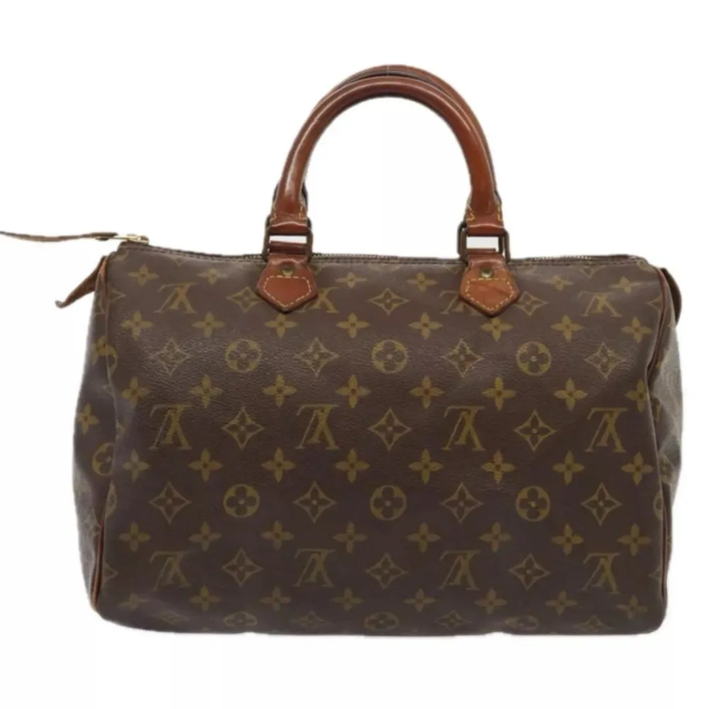 Louis Vuitton Speedy 30. Ett måste i väskkollektionen! Bra storlek för både vardagsbruk och resor. Perfekt att använda som skol-/arbetsväska. Speedy ger en touch av lyx och stil till varje outfit.. Väskor.