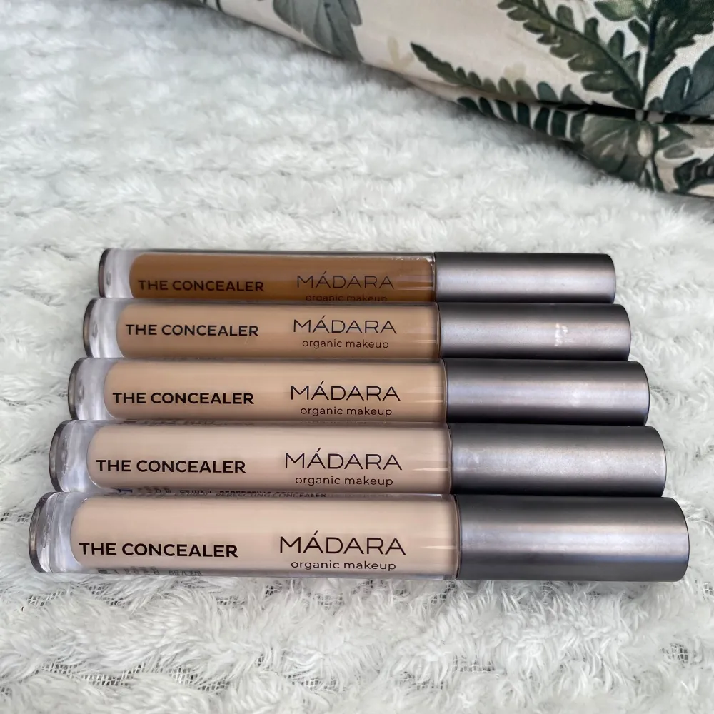 concealer och multiprodukt från mádara🩷 50kr styck🩷 kolla gärna in min profil för mer liknande annonser 🩷‼️. Skönhet.