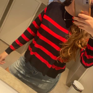 Tröja - Super bekväm tunn och lätt tröja från zara med lapp kvar! Topp skick då dem aldrig är använd!💕🫶