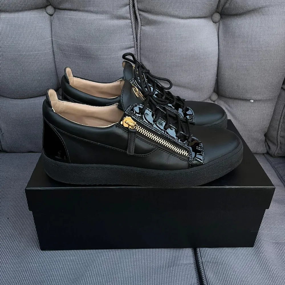 Säljer Giuseppe Zanotti skor  Size 44  Skriv vid frågor . Skor.