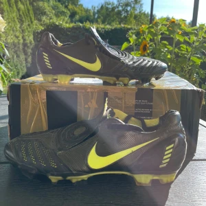 Nike T90 laser elite storlek 41  - Nike t90 laser elite modell i storlek 41 i bra skick, en riktigt fin sko för bra peng 