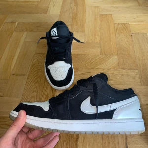 Air Jordan 1 Diamond Shorts low - Storlek 42, fint skick på skorna som är använda vid ett väldigt fåtal gånger. 