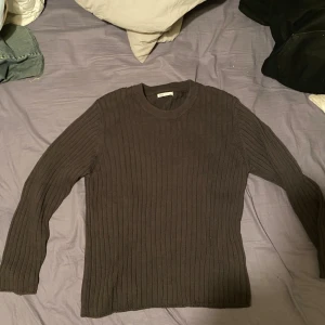 Brun zara stickad - Stickad tröja från zara, fin löspassform och bra skick