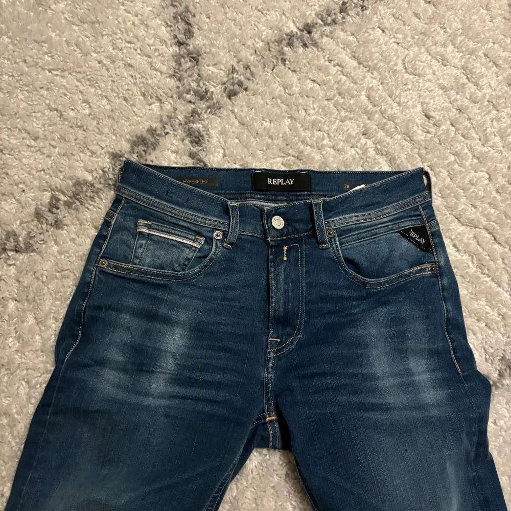 Hej!  Ryckte lappen lite snabbt tyvärr, lite för korta för mig, helt nya, aldrig använda.  Nypris ligger på över 1700kr. Skambud nekas.  Byten ej intressant . Jeans & Byxor.