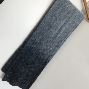 Shawl , sjal - Lätt använt sjal passar till olika tillfällen , du kan ha det runt halsen eller på axeln 