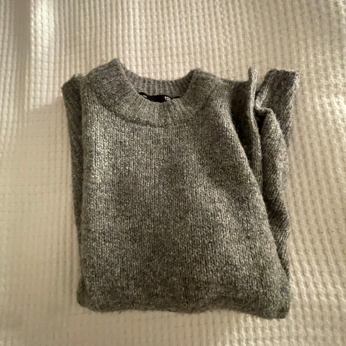 Ljus grå stickad tröja 