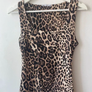 Leopard topp - Jättefin leopard topp ifrån Zara, aldrig använd