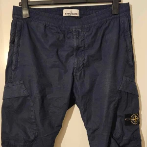 Stone Island byxor - Snygga, sköna stone island byxor i mycket fint skick. Fråga om fler bilder och info. Pris kan diskuteras