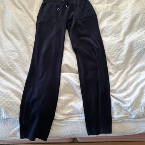 Juicy - Säljer mina juicy då de inte kommer till användning. 