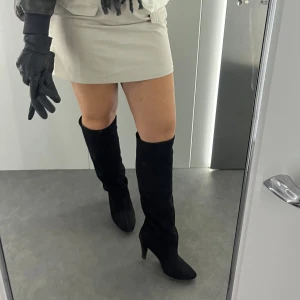 Mocka stövlar  - Stilrena och snygga stövlar man kan anpassa och styla som man vill. 