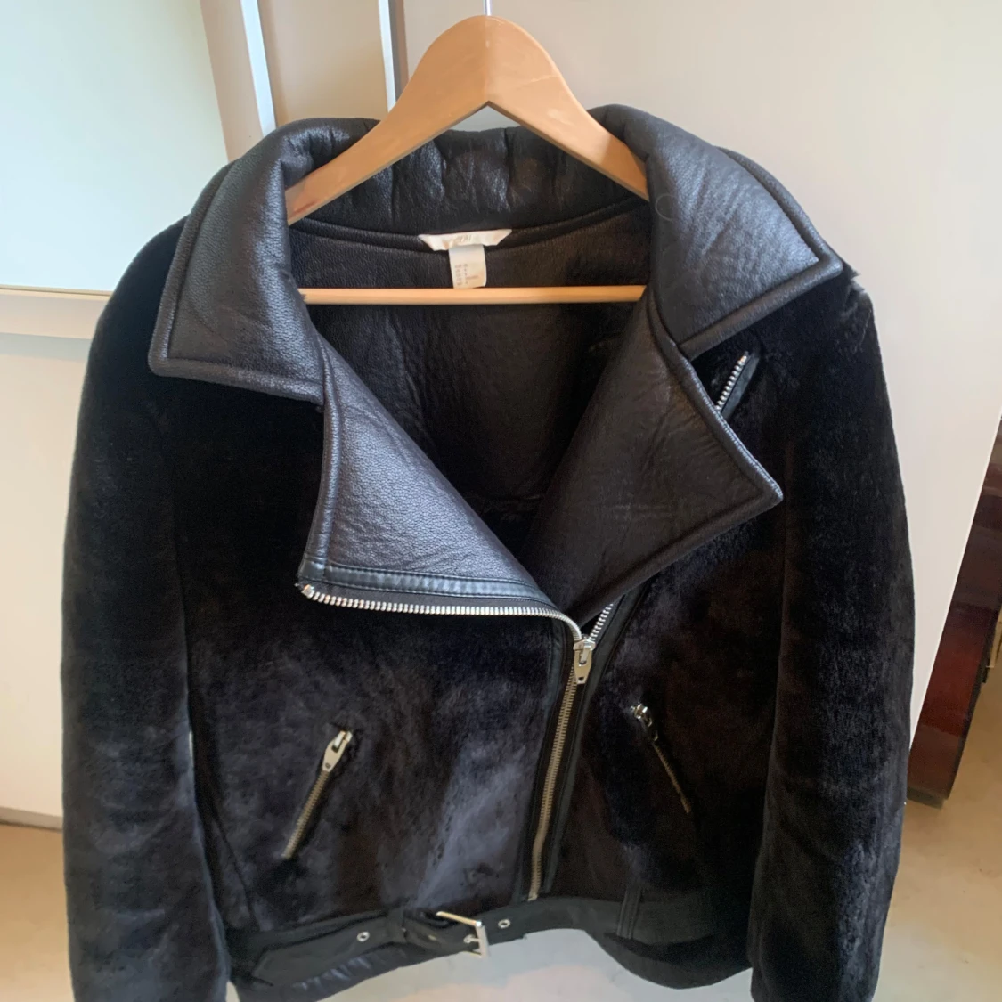 Super snygg oversized päls biker jacka HM