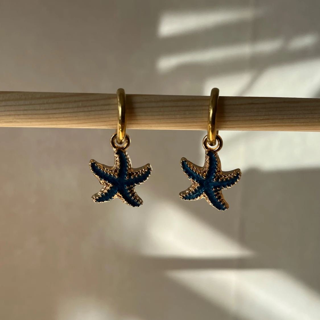 Guldörhängen med sjöstjärnor - 90