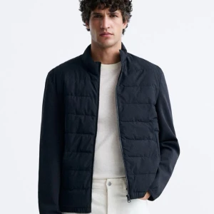 Dumjacka - Zara jacka storlek M Pris 350 Perfekt skick inga defekter Möts i stockholm 