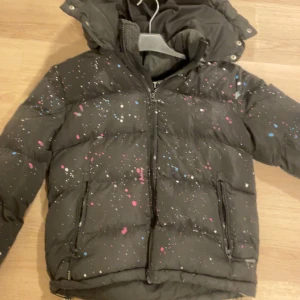 Nvlty jacka - Säljer nu denna jackan pga att de inte min stil