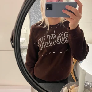 Sweatshirt  - Brun sweatshirt som inte kommit till användning! 