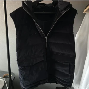 Stenströms väst - Stenströms väst i storlek L (passar M/L) Sparsamt använd