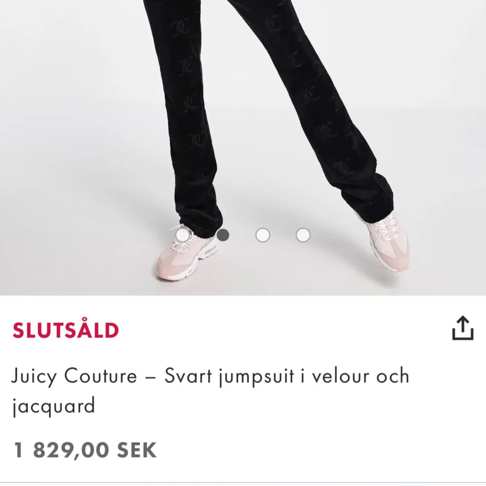 Normal i storleken!  Skiljer sig inte från andra produkter från Juicy Couture i xs/s.  Använd 3-5 gånger (Inga defekter eller täcken på användning)  ‼️sista bilden är från asos‼️. Tröjor & Koftor.