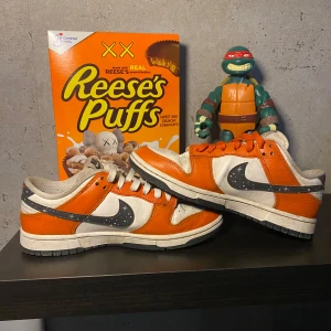 👟Nike Dunk “Starry Swoosh”👟  - Dessa Nike Dunk’s är i bra skick i Storlek 40 - nypris 1600kr jag säljer för bara 299  